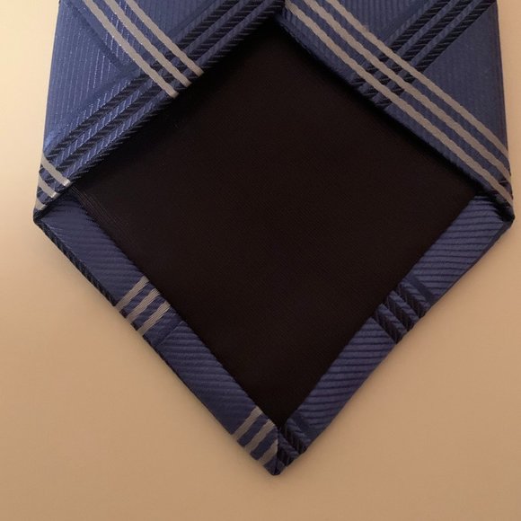 IZOD Blue Striped Men's Necktie - Picture 4 of 8